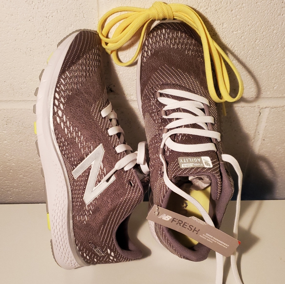 NWT Women's New Balance Agility v2